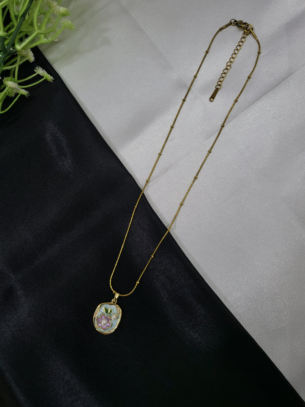 Mon Coeur Resin Necklace