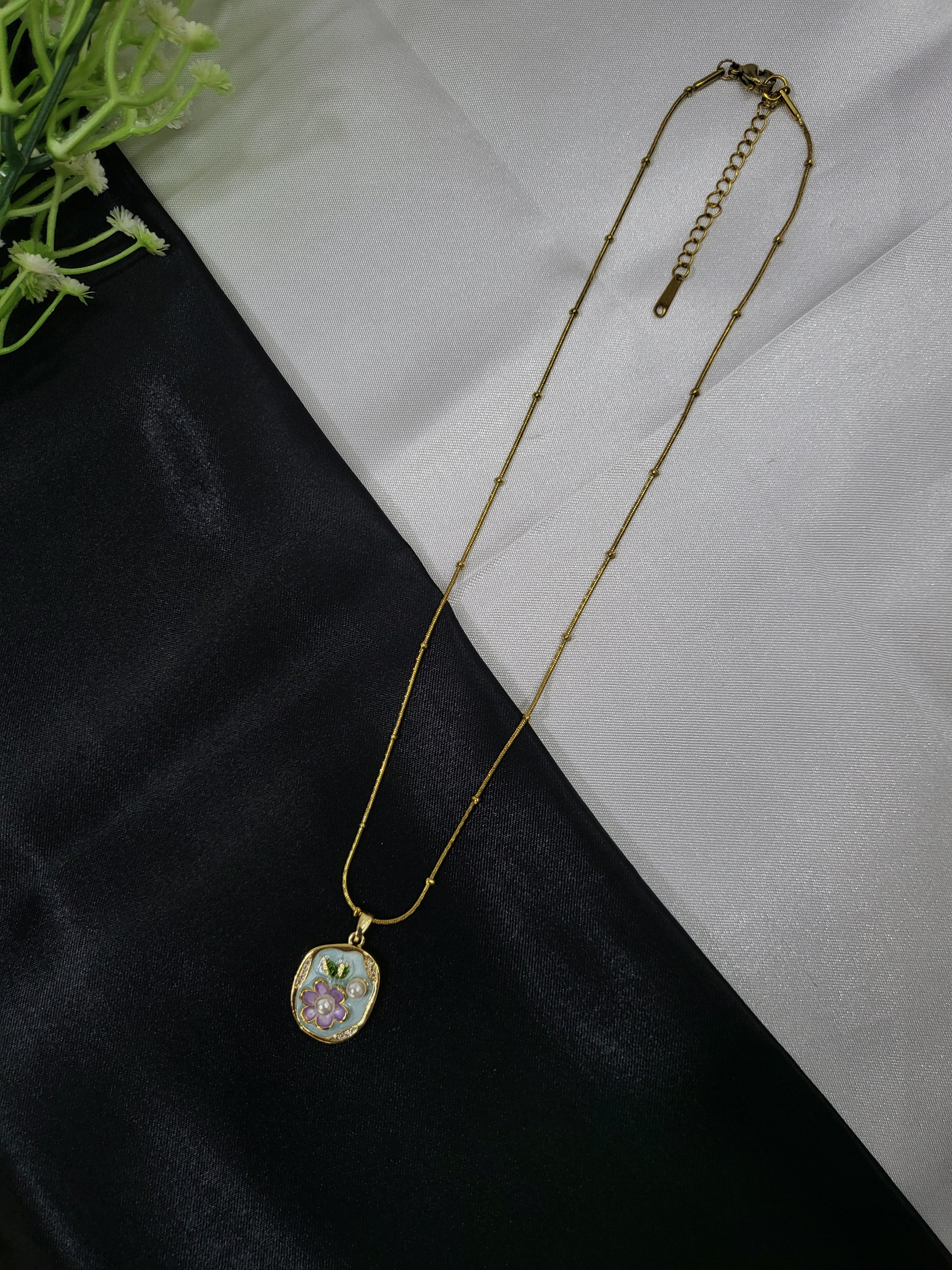 Mon Coeur Resin Necklace