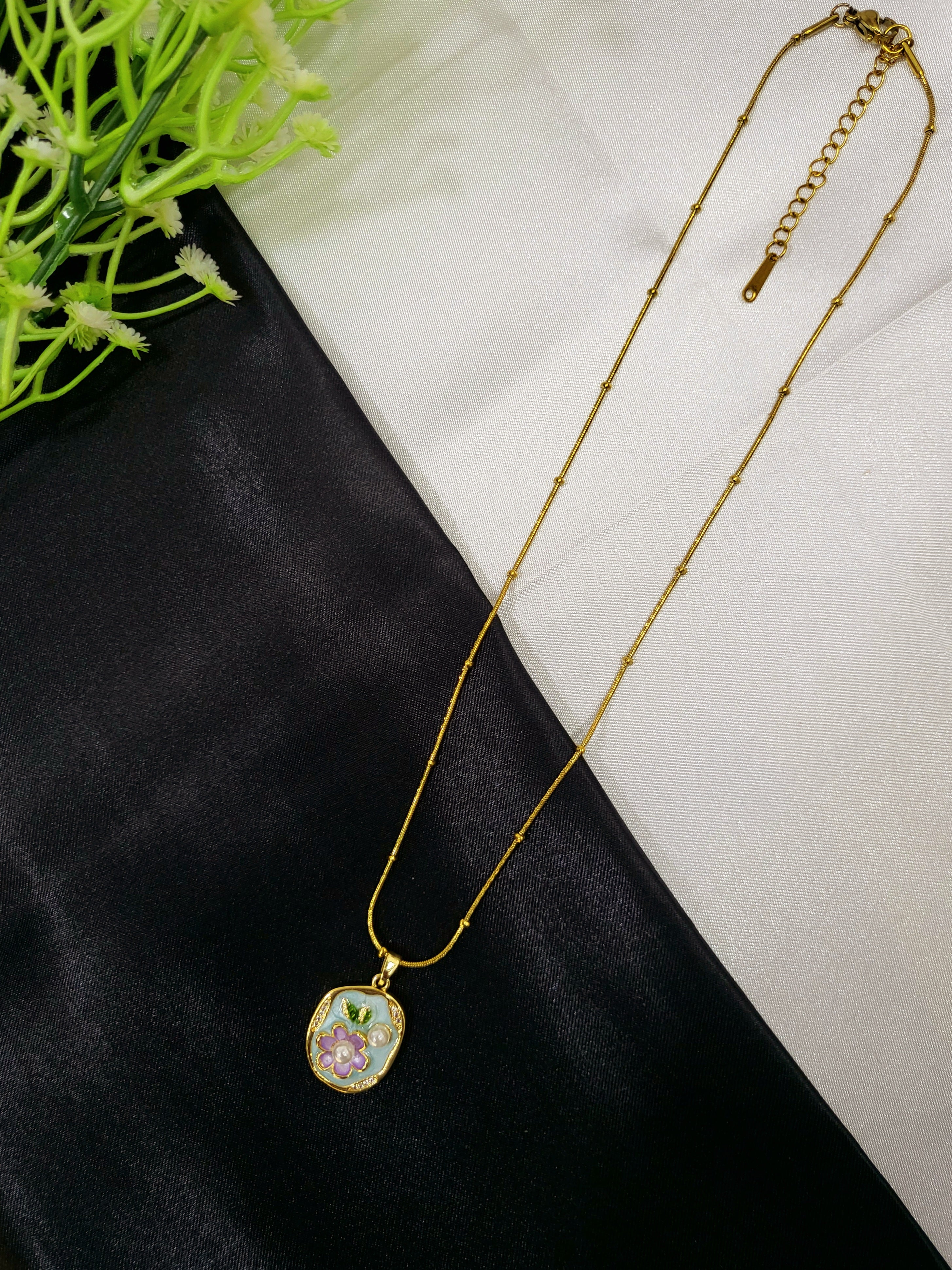 Mon Coeur Resin Necklace