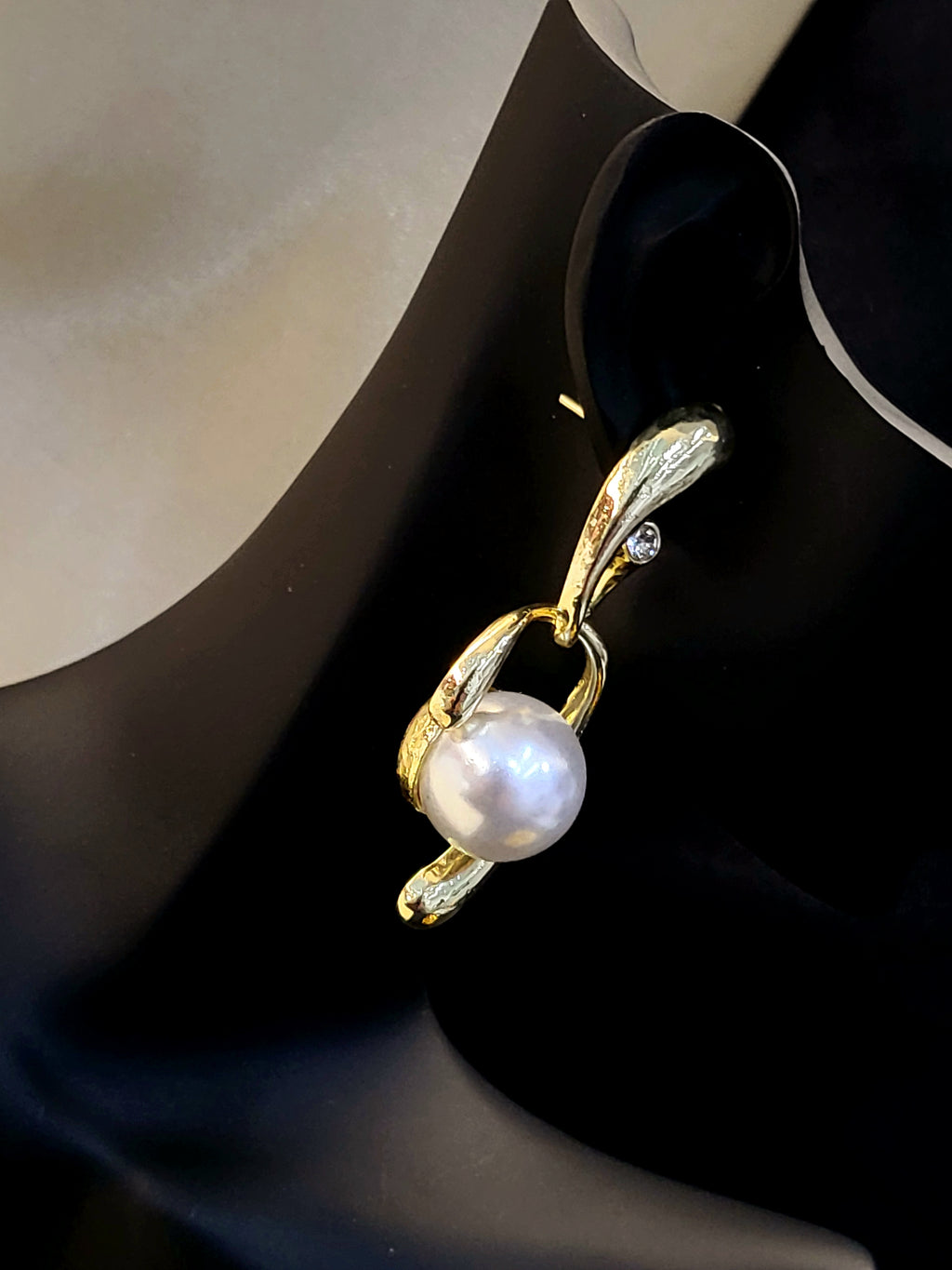Chic Pearl Studs