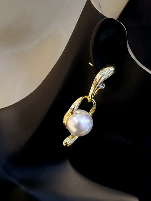 Chic Pearl Studs