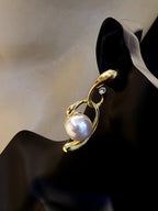 Chic Pearl Studs