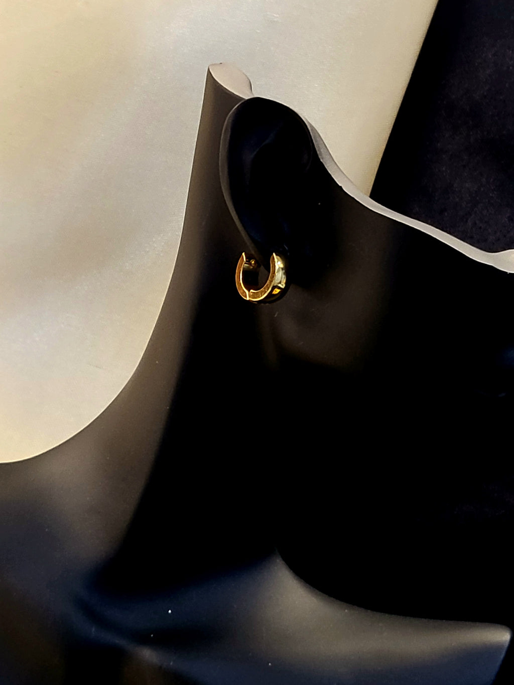 Golden Eclat Mini Hoops