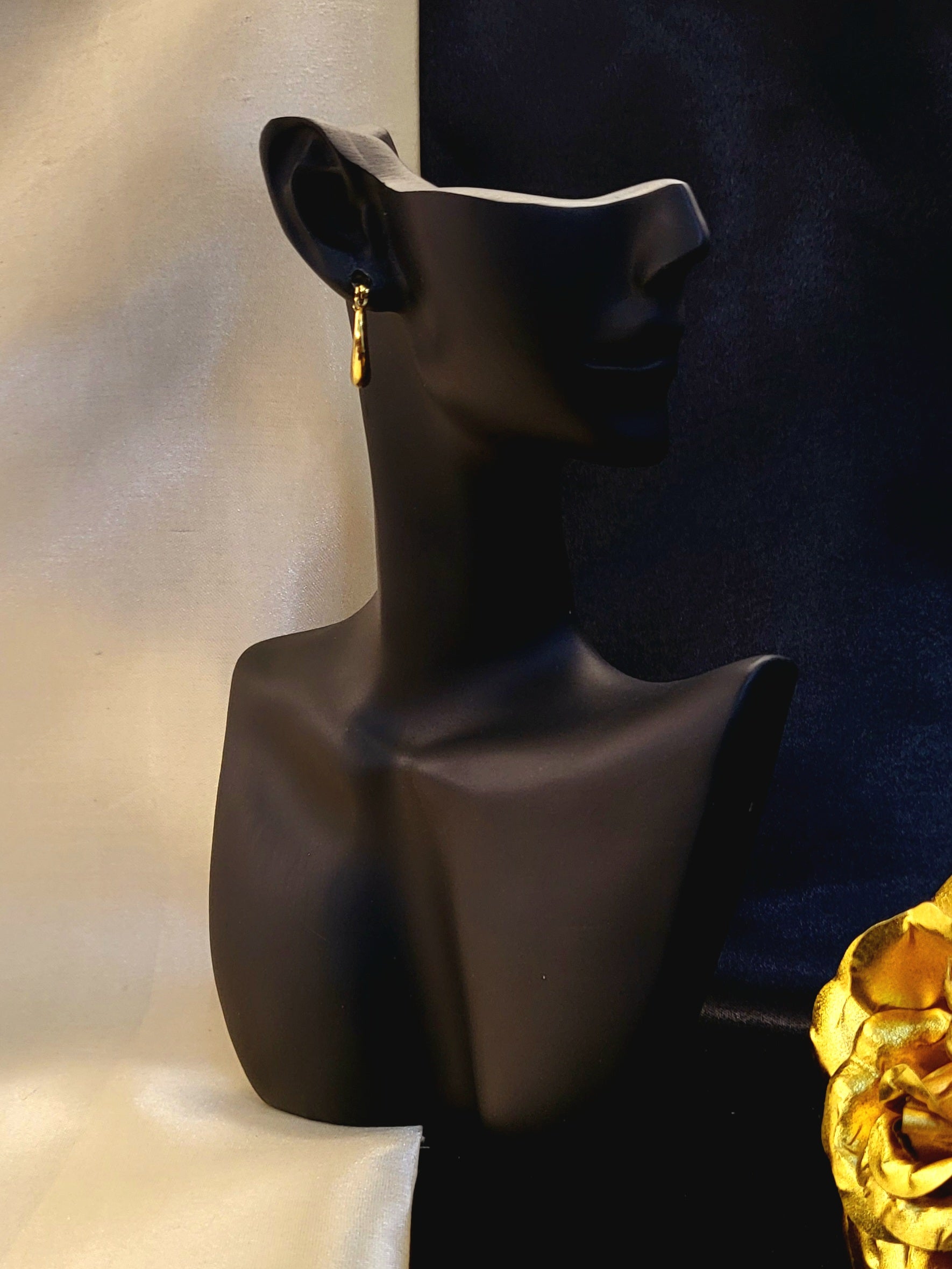 Chateau Gold Luxe Hoops
