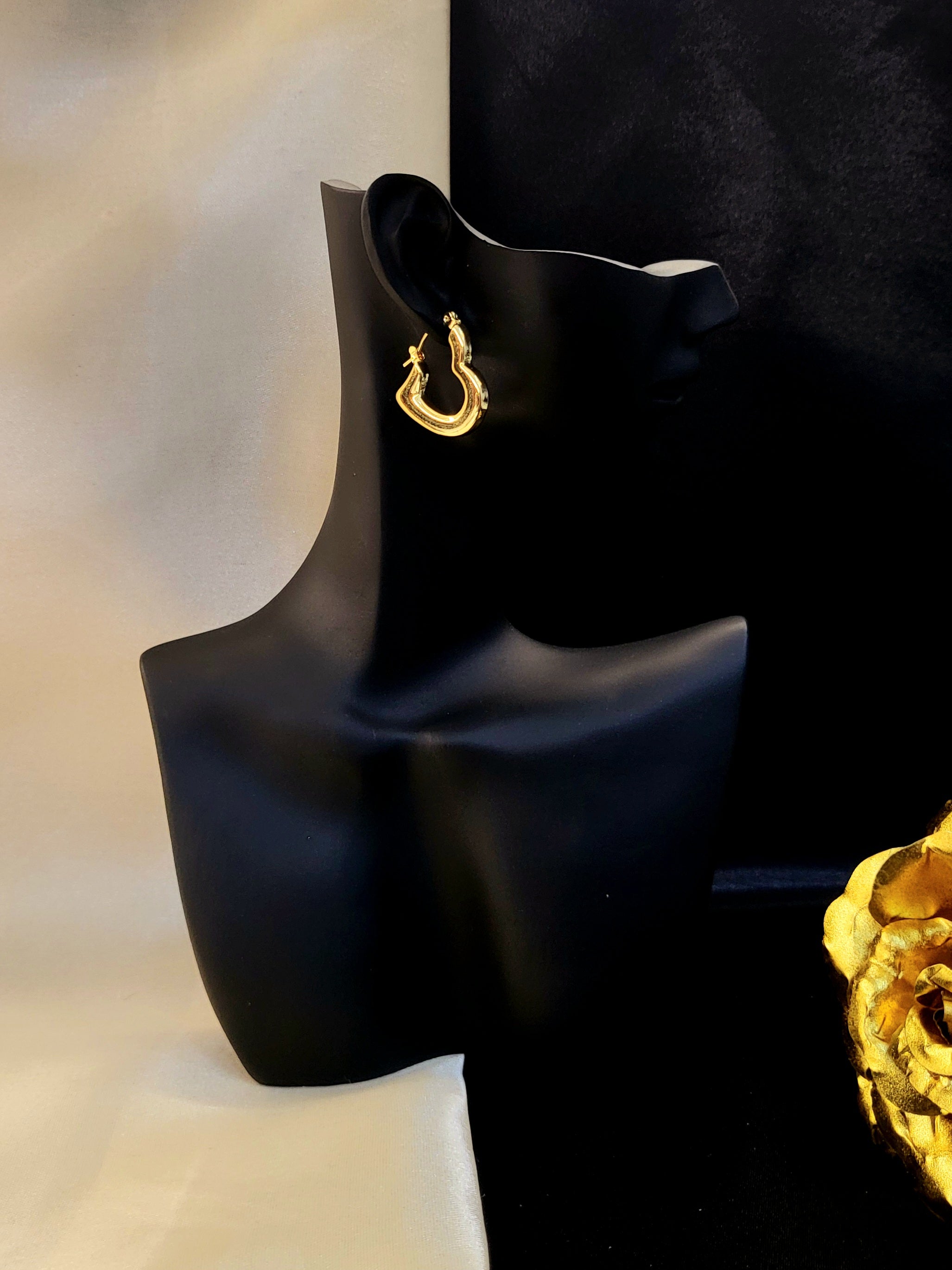 Noir & Heart Gold Hoops