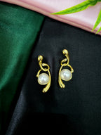 Chic Pearl Studs