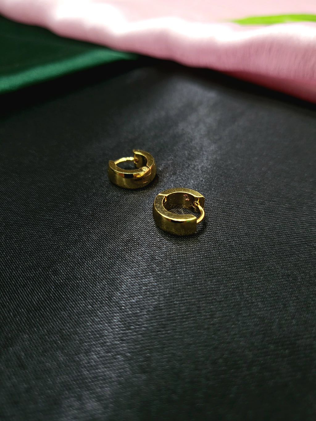 Golden Eclat Mini Hoops