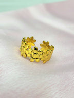 Auralis Gold Sculpted Interlocking Daisy Flower Band Ring