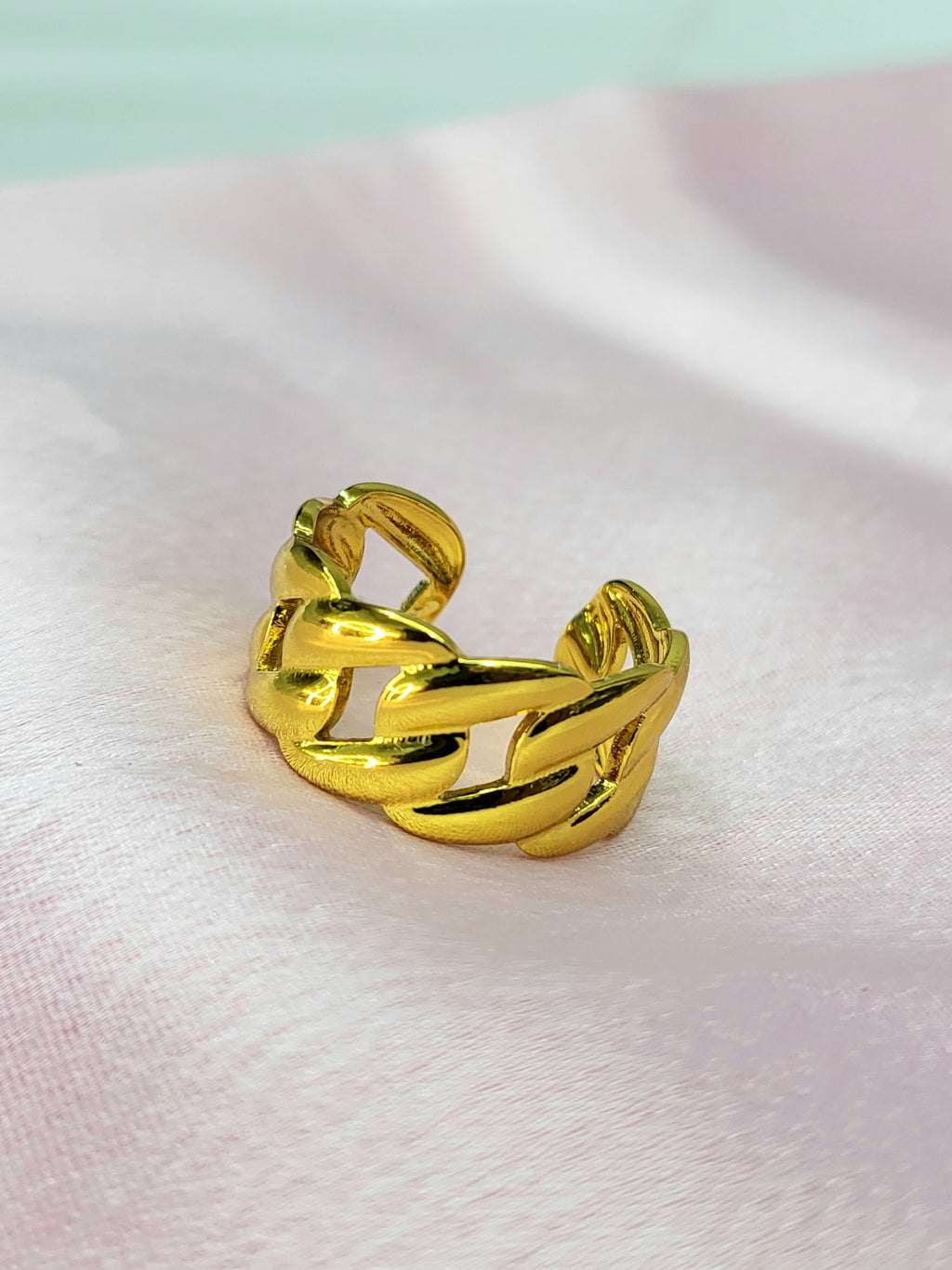 Aviora Gold Chunky Interlocking Cuban Link Chain Band Ring