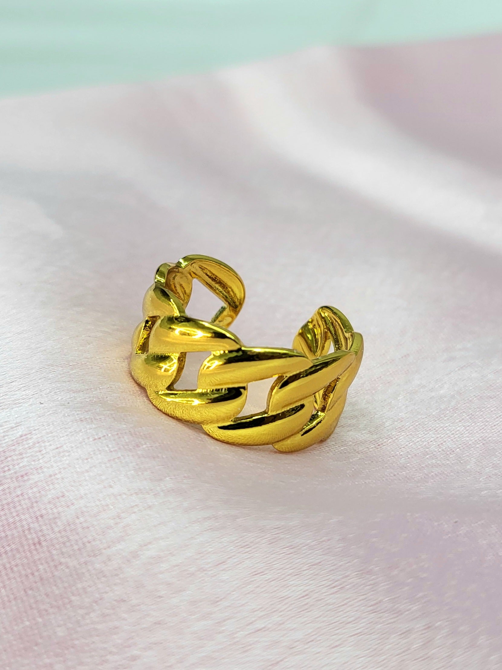 Aviora Gold Chunky Interlocking Cuban Link Chain Band Ring