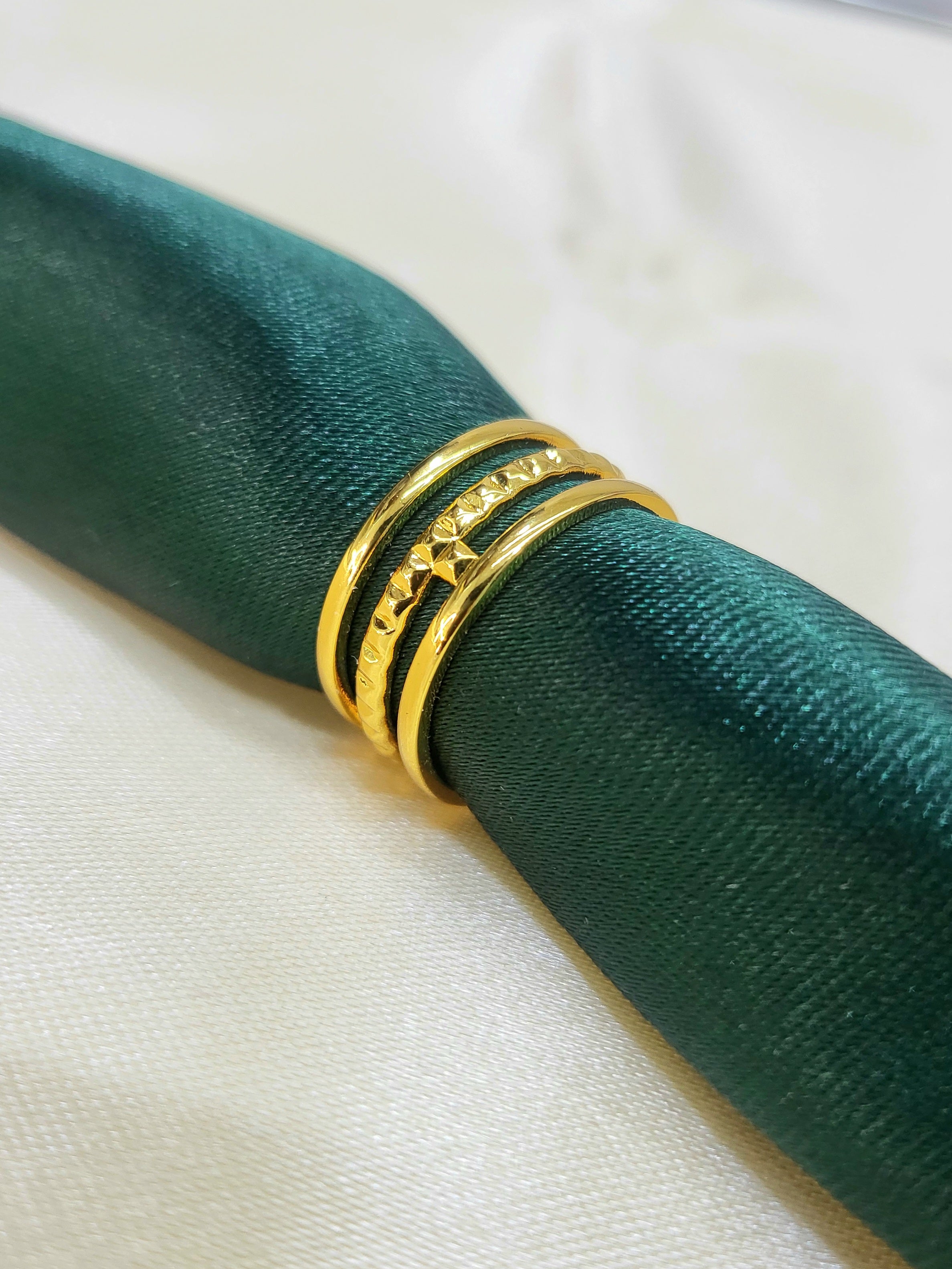 Aveline Gold Triple Row Split Band Ring | Hammered Center