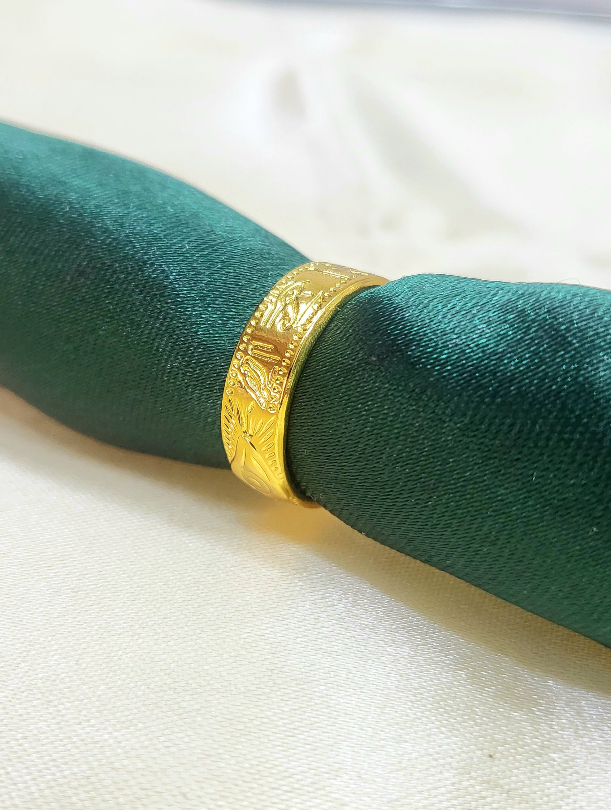 Aethra Gold Eye of Horus Egyptian Motif Band Ring