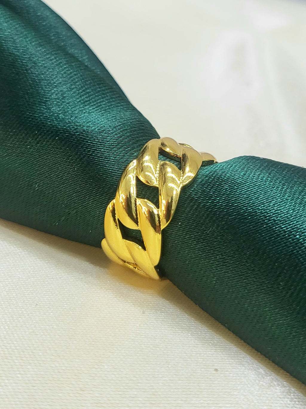 Aviora Gold Chunky Interlocking Cuban Link Chain Band Ring