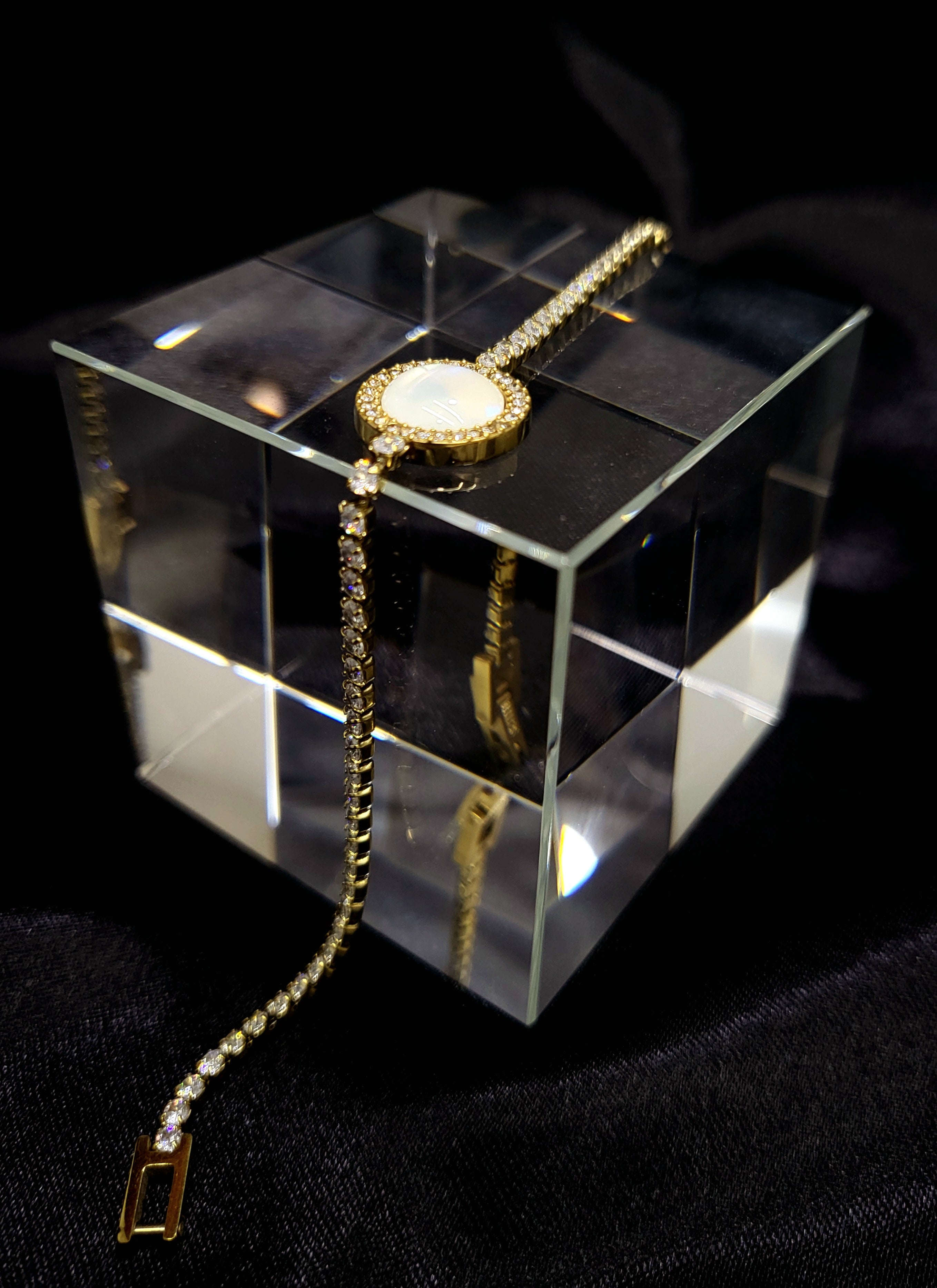 Meridian™ Anti-Tarnish Gold Tennis Halo Bracelet – Waterproof 18K Gold Plated Pearl & Crystal Jewelry
