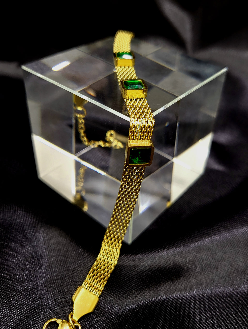 Nova™ Anti-Tarnish Gold Mesh Emerald Bracelet – Waterproof 18K Gold Plated Wide Woven Vintage Luxury Jewelry