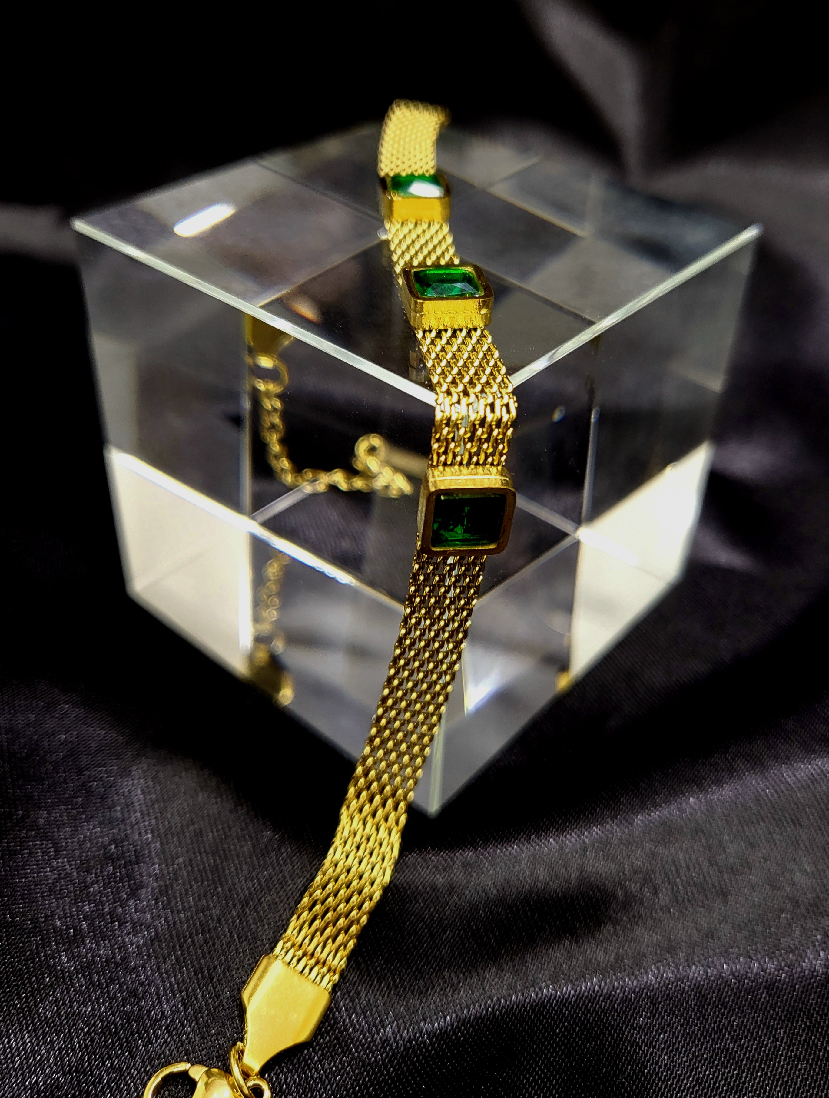 Nova™ Anti-Tarnish Gold Mesh Emerald Bracelet – Waterproof 18K Gold Plated Wide Woven Vintage Luxury Jewelry
