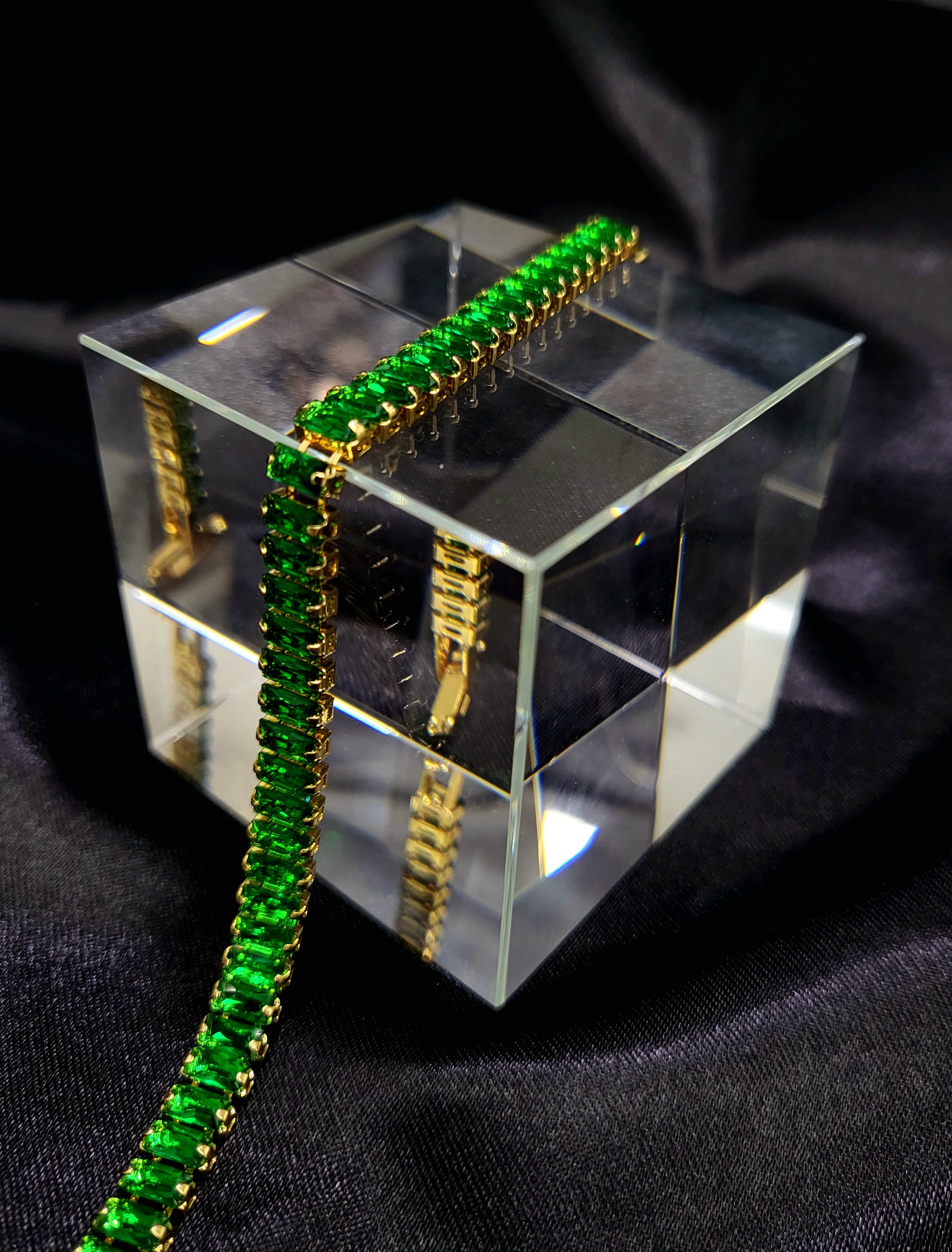 Ember™ Anti-Tarnish Emerald Green Baguette Tennis Bracelet – Waterproof 18K Gold Plated Vintage Luxury Jewelry