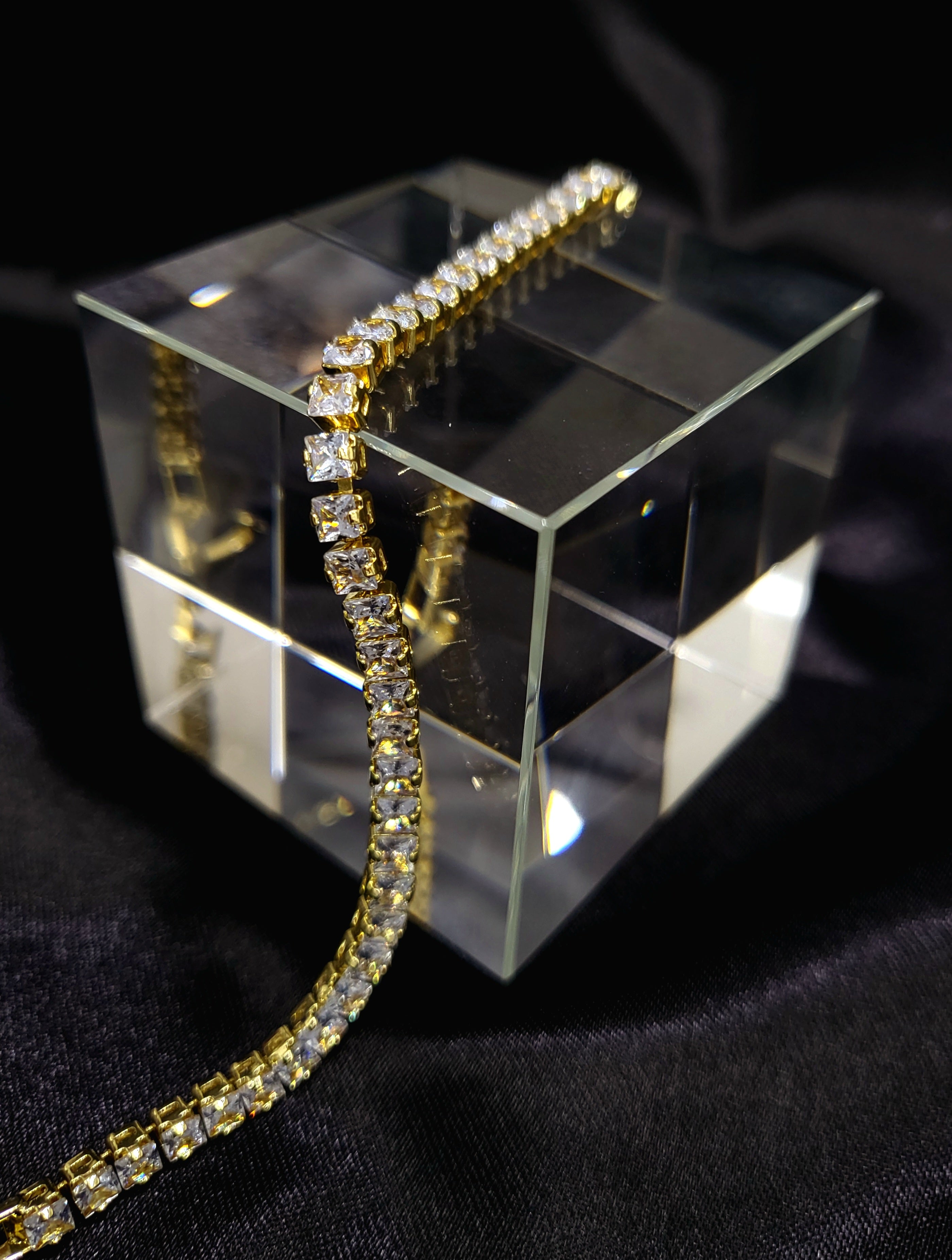 Solstice™ Anti-Tarnish Clear Baguette Tennis Bracelet – Waterproof 18K Gold Plated Luxury Diamond-Simulant Jewelry
