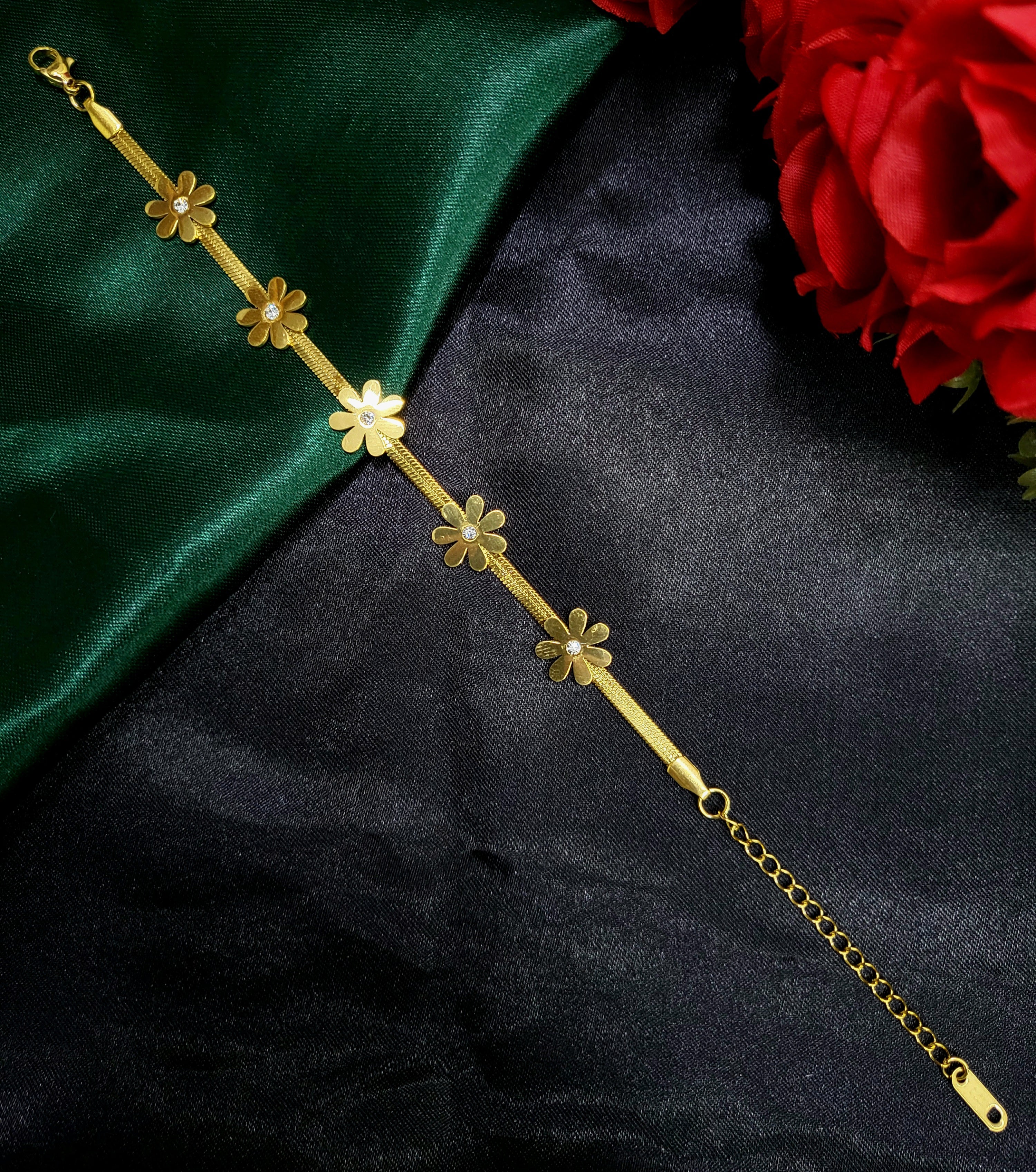 Halo™ Anti-Tarnish Gold Flower Herringbone Bracelet – Waterproof 18K Gold Plated Daisy Charm Jewelry