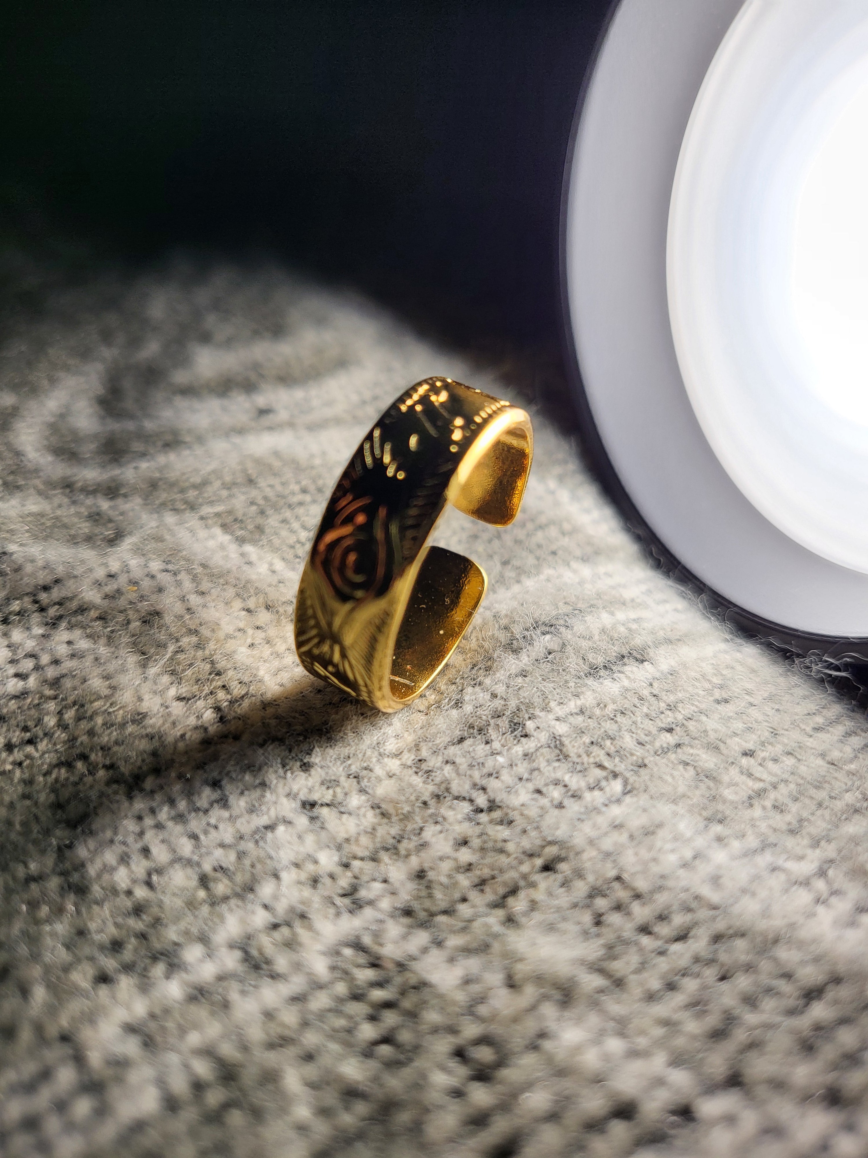 Aethra Gold Eye of Horus Egyptian Motif Band Ring