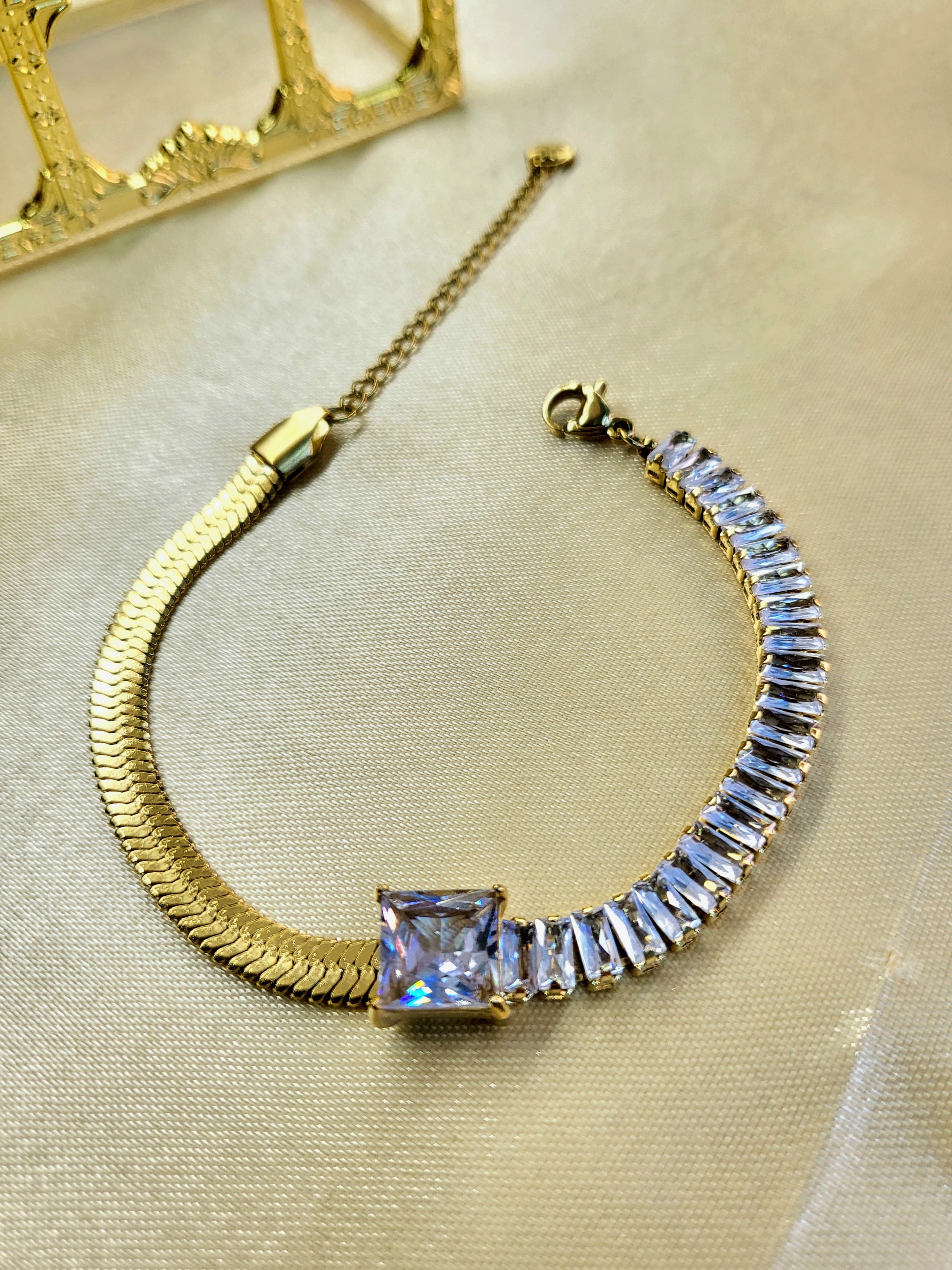 Veylor™ Anti-Tarnish Gold Herringbone & Baguette Crystal Bracelet – Waterproof 18K Gold Plated Jewelry