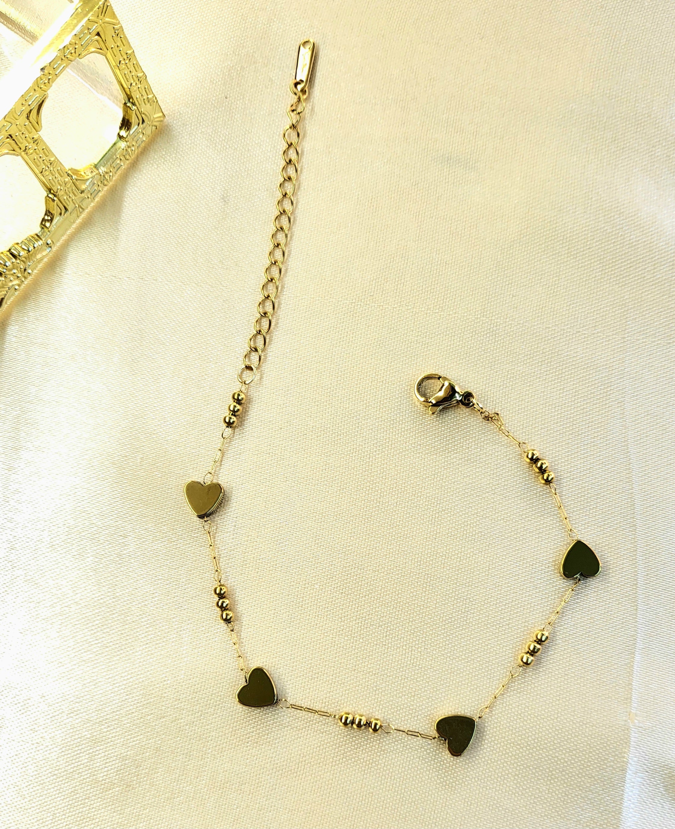 Orven™ Dainty Anti-Tarnish Gold Heart Charm Bracelet – Waterproof 18K Gold Plated Minimalist Jewelry