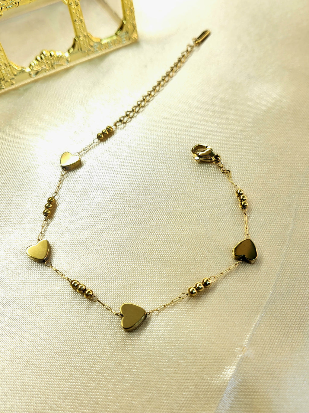 Orven™ Dainty Anti-Tarnish Gold Heart Charm Bracelet – Waterproof 18K Gold Plated Minimalist Jewelry