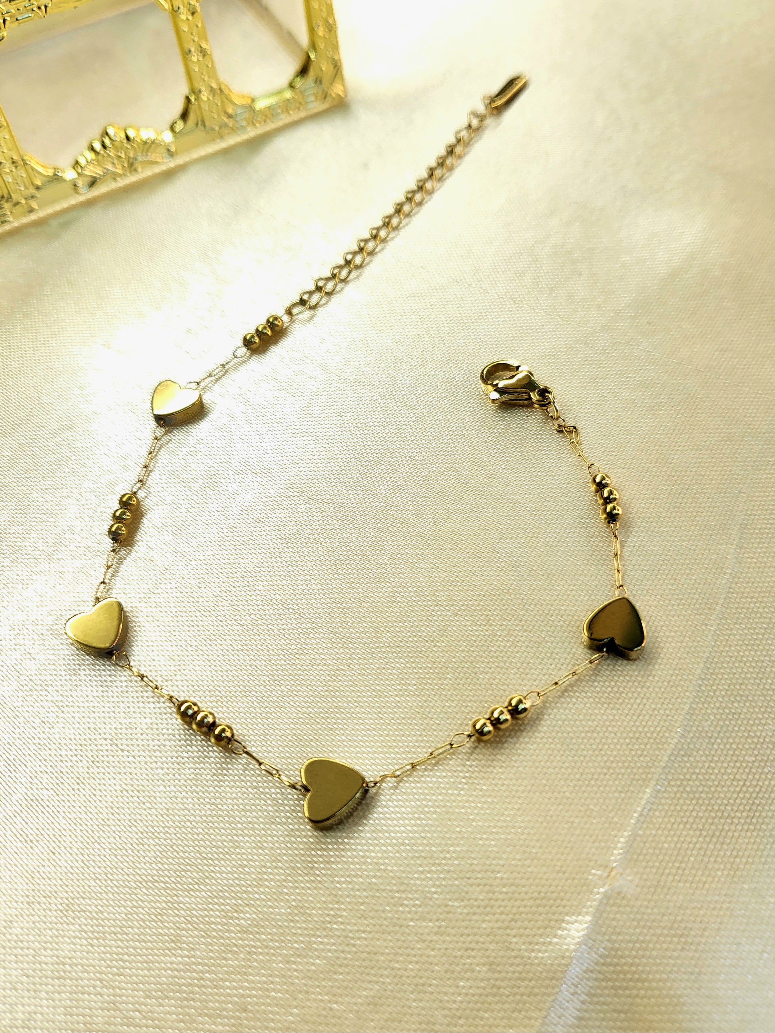 Orven™ Dainty Anti-Tarnish Gold Heart Charm Bracelet – Waterproof 18K Gold Plated Minimalist Jewelry
