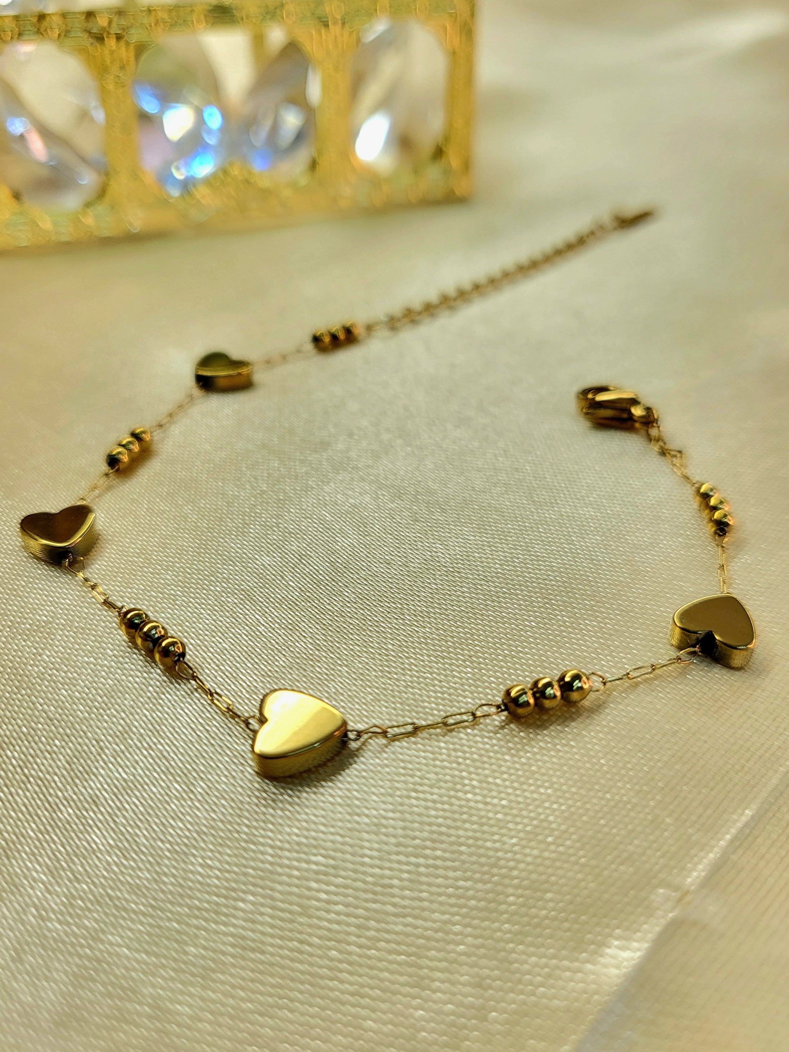 Orven™ Dainty Anti-Tarnish Gold Heart Charm Bracelet – Waterproof 18K Gold Plated Minimalist Jewelry