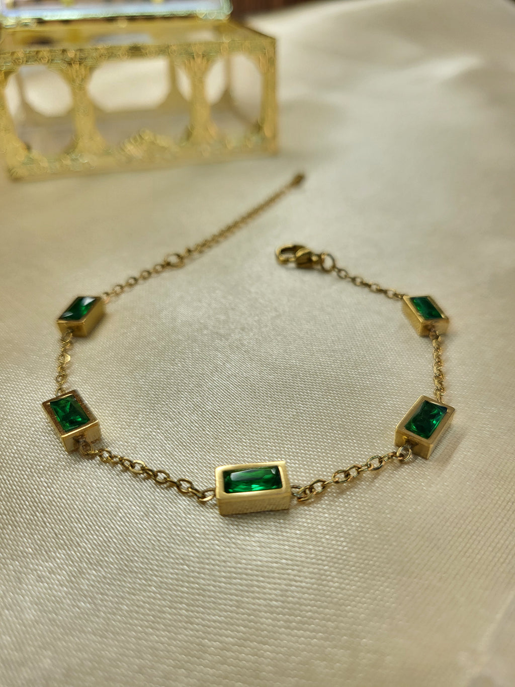 Arve™ Anti-Tarnish Emerald Green Baguette Bracelet – Waterproof 18K Gold Plated Vintage Luxury Jewelry