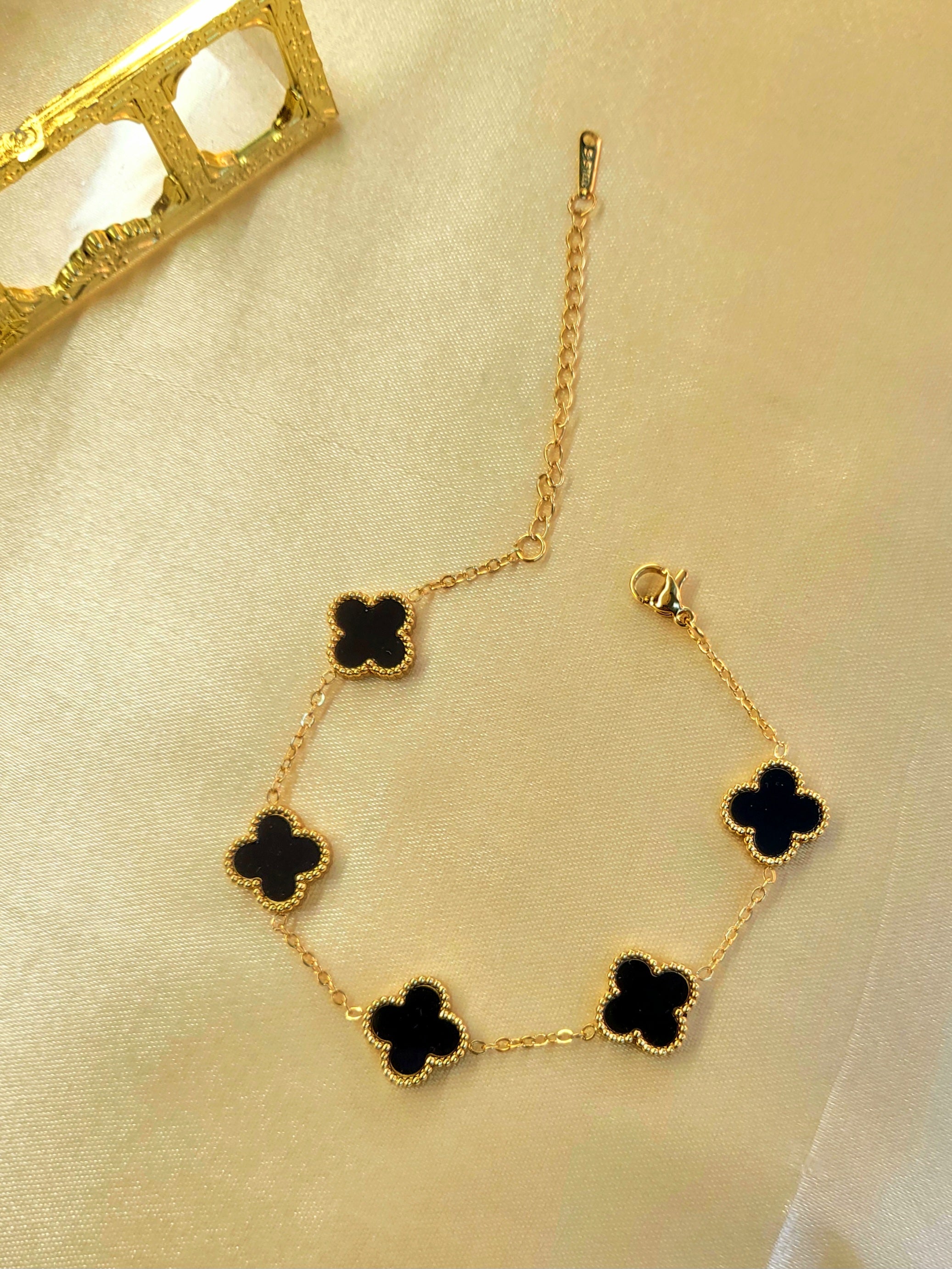 Varyn™ Anti-Tarnish Black Clover Charm Bracelet – Waterproof 18K Gold Plated 5-Motif Luxury Jewelry