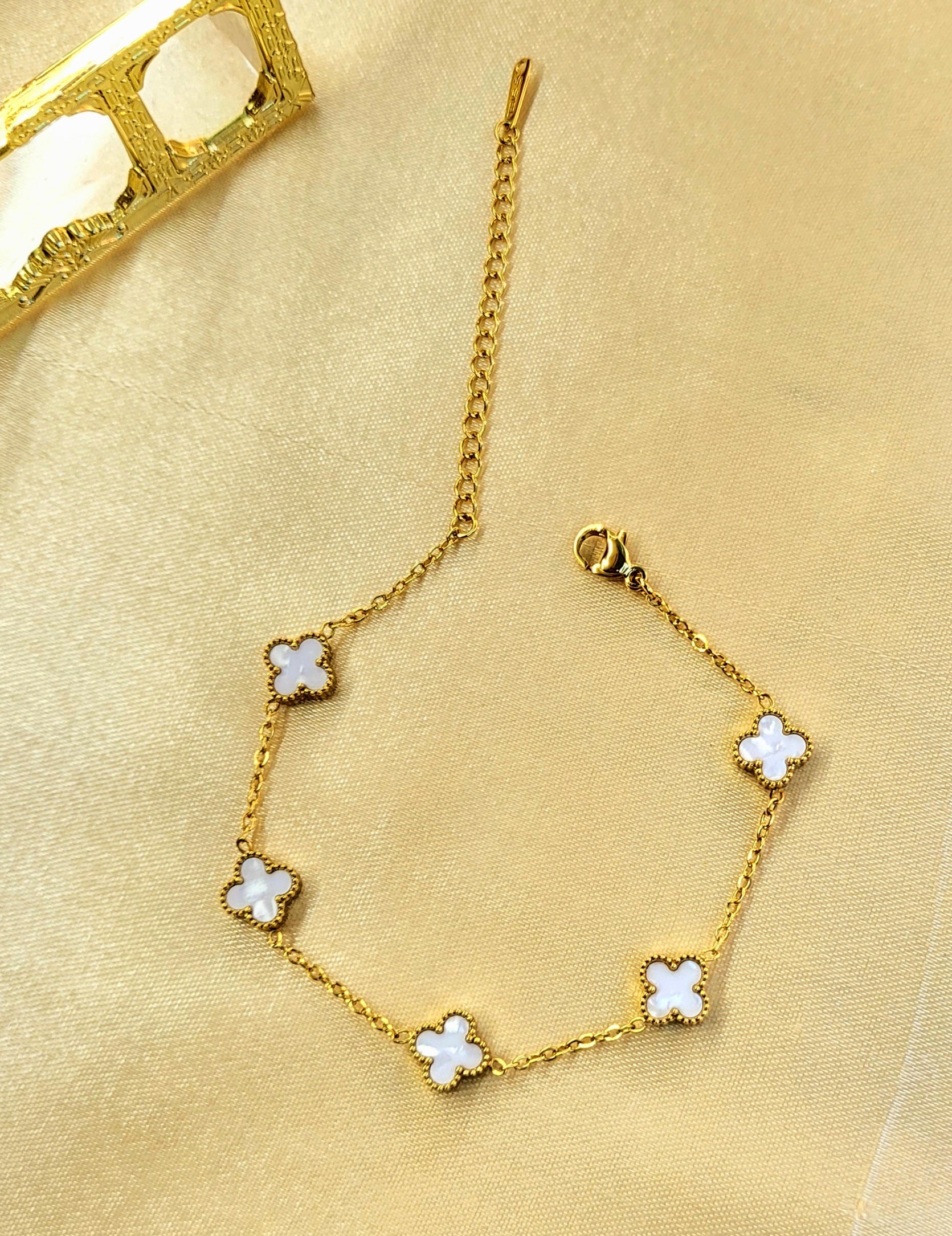Oryn™ Anti-Tarnish White Mother-of-Pearl Clover Bracelet – Waterproof 18K Gold Plated 5-Motif Luxury Jewelry