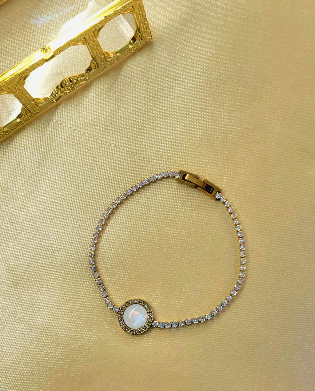 Meridian™ Anti-Tarnish Gold Tennis Halo Bracelet – Waterproof 18K Gold Plated Pearl & Crystal Jewelry