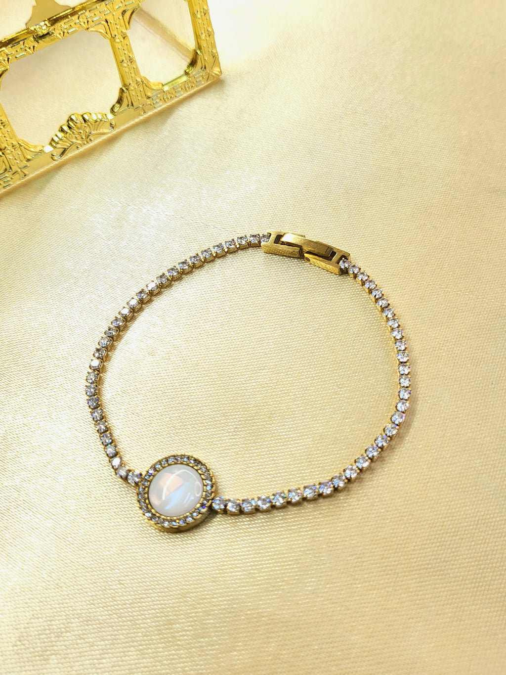 Meridian™ Anti-Tarnish Gold Tennis Halo Bracelet – Waterproof 18K Gold Plated Pearl & Crystal Jewelry