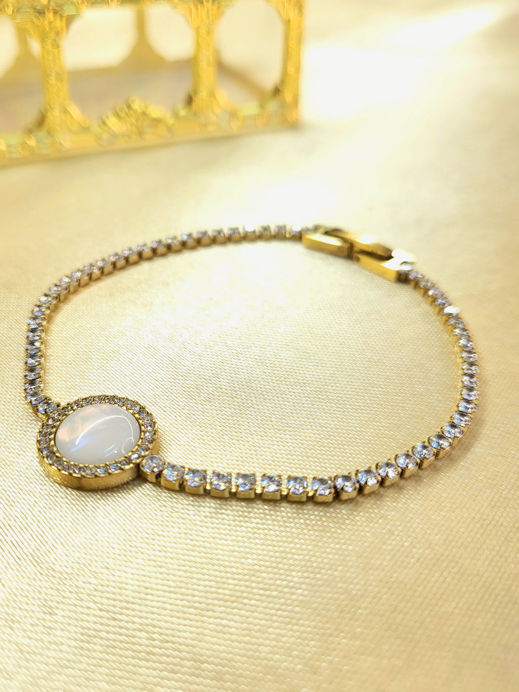 Meridian™ Anti-Tarnish Gold Tennis Halo Bracelet – Waterproof 18K Gold Plated Pearl & Crystal Jewelry