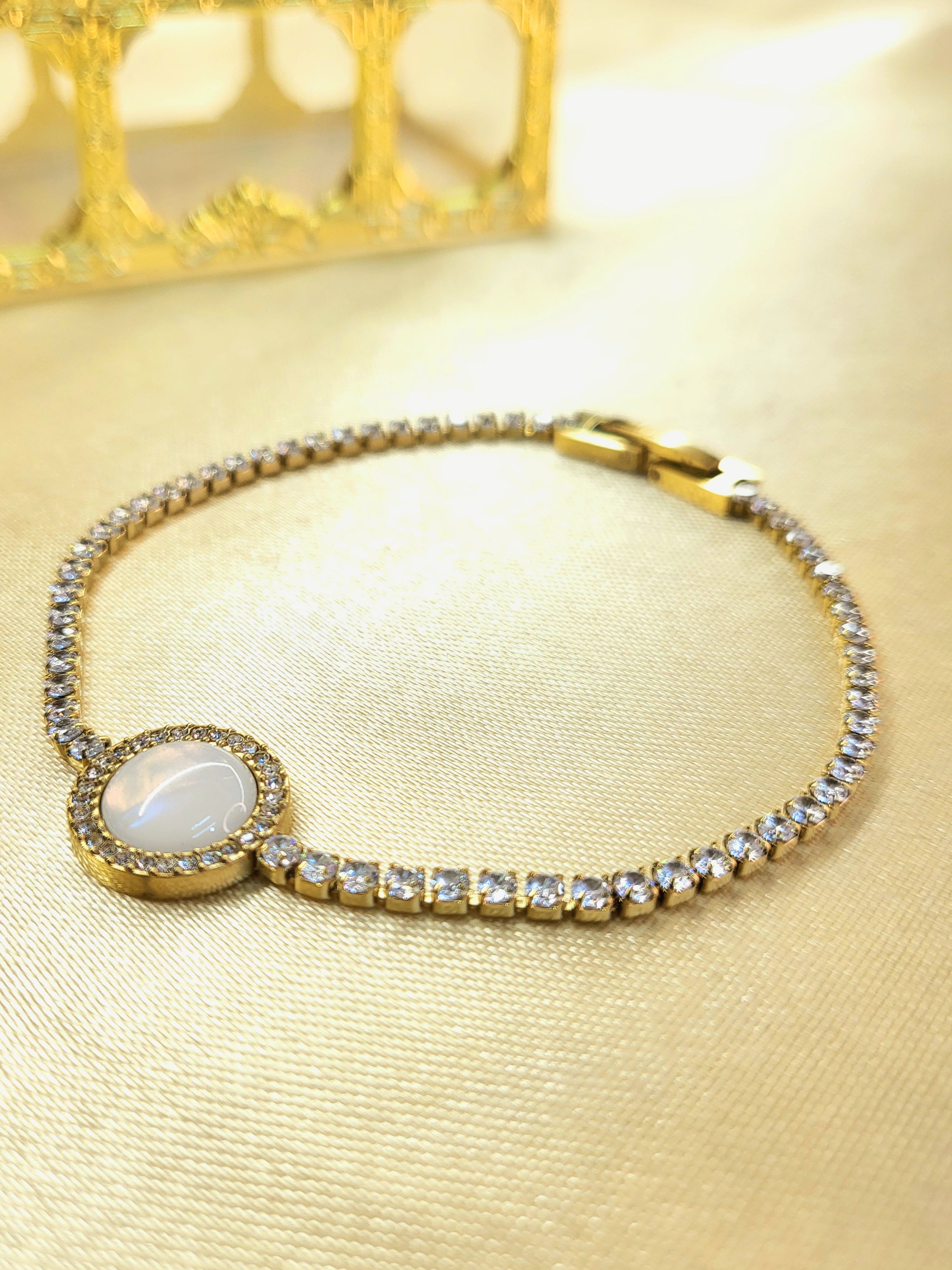 Meridian™ Anti-Tarnish Gold Tennis Halo Bracelet – Waterproof 18K Gold Plated Pearl & Crystal Jewelry