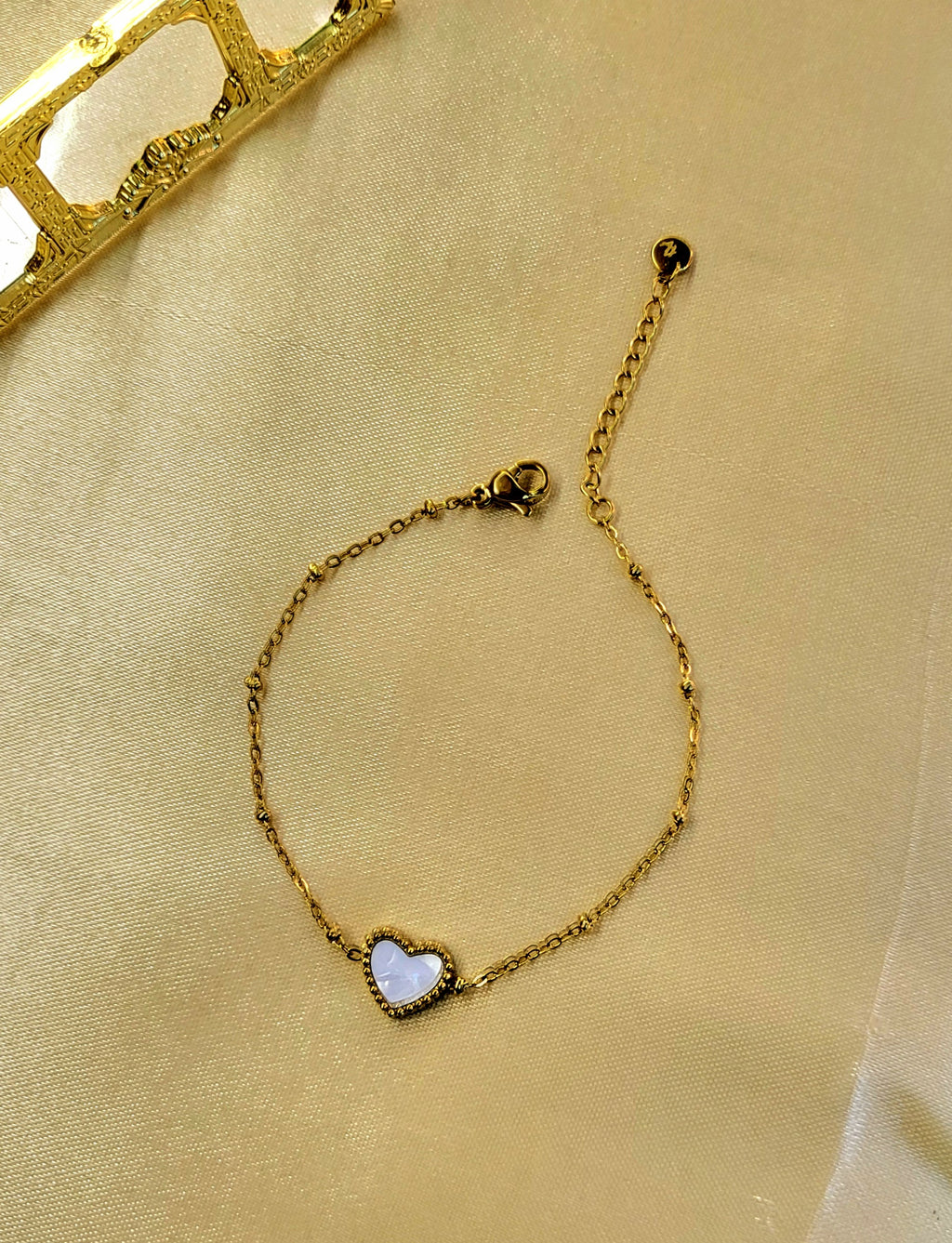 Axis™ Anti-Tarnish Dainty Mother-of-Pearl Heart Bracelet – Waterproof 18K Gold Plated Minimalist Beaded Jewelry