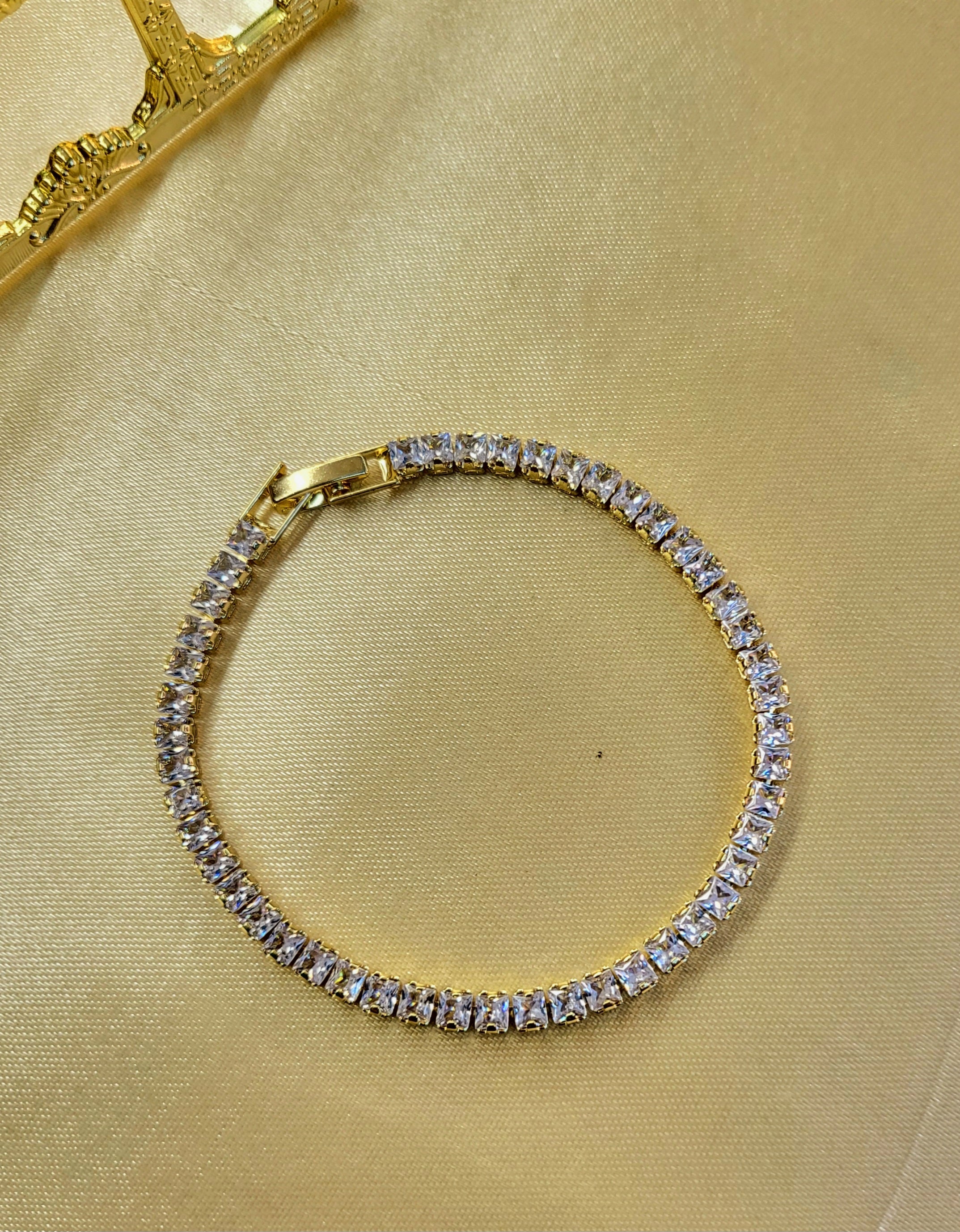 Solstice™ Anti-Tarnish Clear Baguette Tennis Bracelet – Waterproof 18K Gold Plated Luxury Diamond-Simulant Jewelry