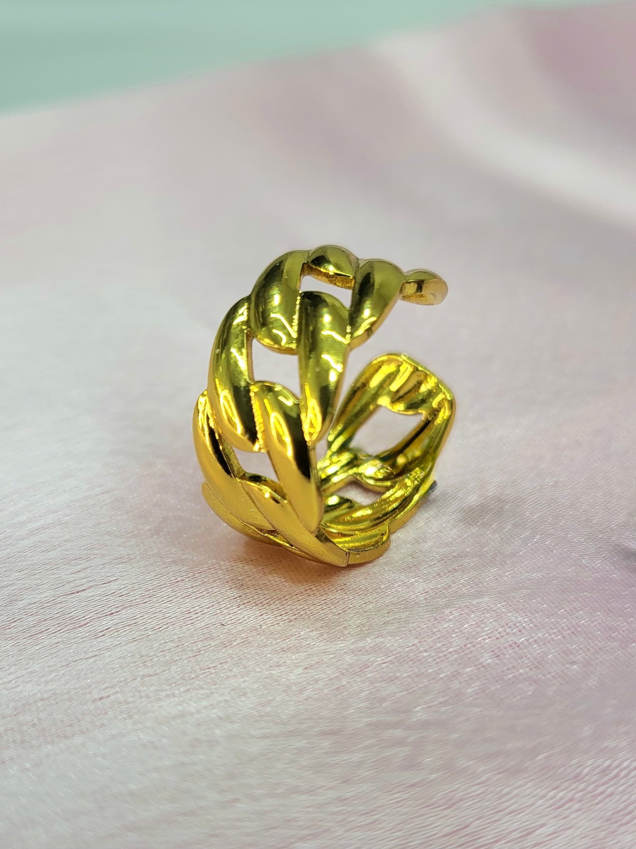 Aviora Gold Chunky Interlocking Cuban Link Chain Band Ring