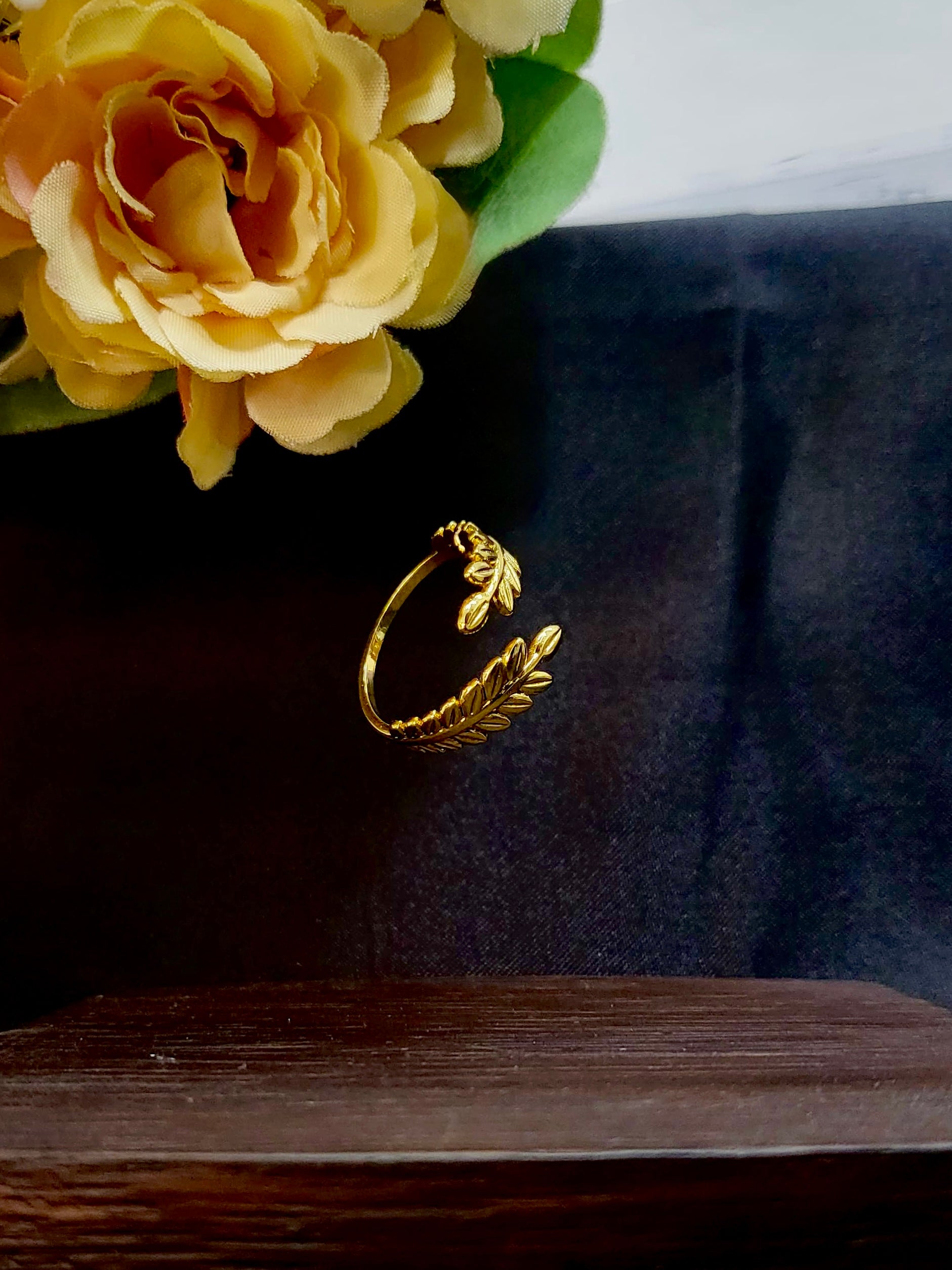 Novera Gold Sculpted Bypass Leaf Branch Open Ring